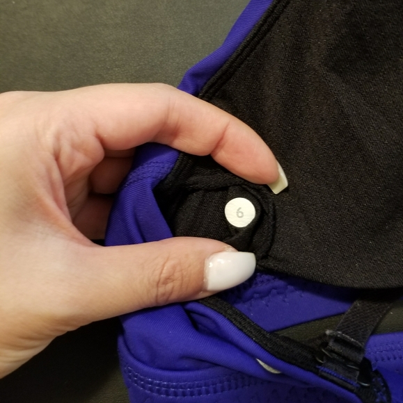 Lululemon sports bra - size 6 - Picture 3 of 4